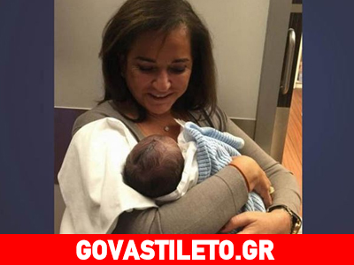 Η Ντόρα Μπακογιάννη είναι μια ευτυχισμένη γιαγιά!